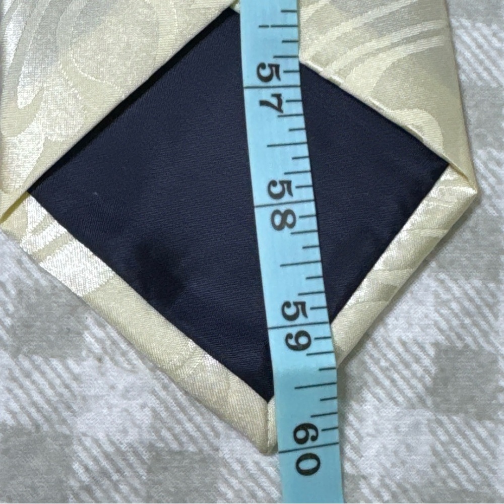 NWT Gospitality Ivory & Black Jesus Crown Of Thorns Men's Tie - Picture 8 of 8